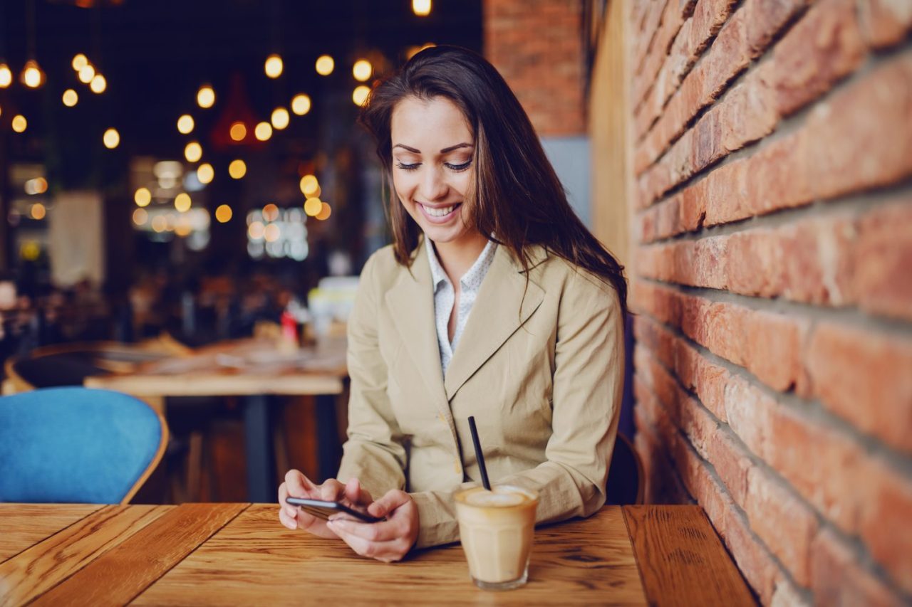 Restaurant : quelle fréquence SMS marketing sans désabonnements ?